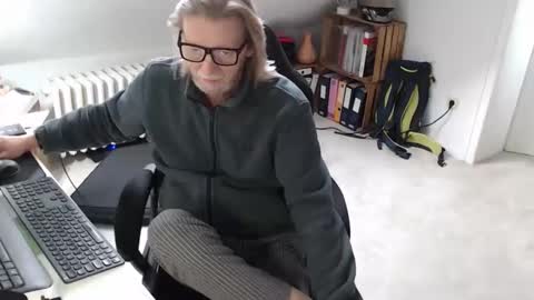 WyattEarp64 online show from December 2025 09:36:02 AM