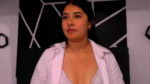 Adeline online show from November 2025 10:09:02 PM