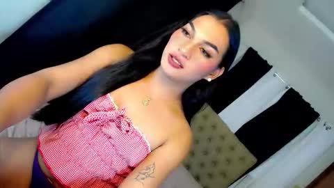 x_aurorascent online show from November 2025 01:50:01 PM