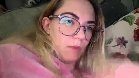 Snapshot of x_dreamgirl_x chatting on December 2024 12:30:01 PM Mariah online show from December 2024 12:30:01 PM