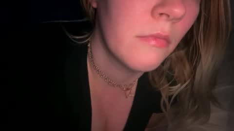 Snapshot of x_dreamgirl_x chatting on January 2025 08:53:02 AM Mariah online show from January 2025 08:53:02 AM