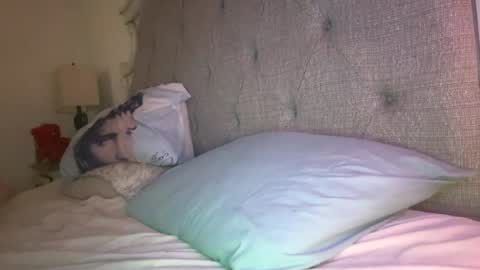 Snapshot of x_dreamgirl_x chatting on September 2025 01:18:01 AM Mariah online show from September 2025 01:18:01 AM