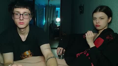 Philipp and Este online show from November 2025 06:04:02 AM