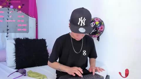 Snapshot of xaandergrey chatting on October 2025 08:29:01 PM xaanderGrey online show from October 2025 08:29:01 PM