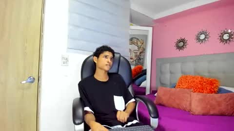 Snapshot of xaavier_foxx chatting on May 2026 07:09:02 PM xaavier_foxx online show from May 2026 07:09:02 PM