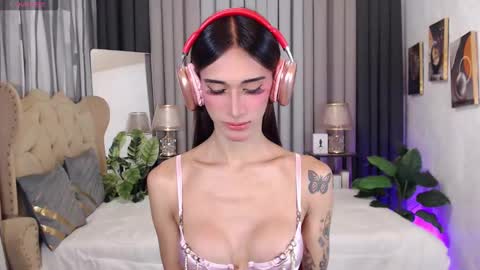 I LOVEE TO TRAVEL AROUND THE WORLD online show from February 2025 08:59:02 AM