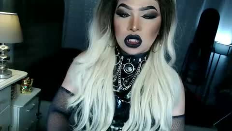 Zhavia online show from September 2025 07:51:02 PM