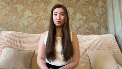 Mia online show from April 2026 12:16:02 PM