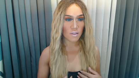 GWEN THOMPSON .......   online show from December 2024 06:54:02 PM