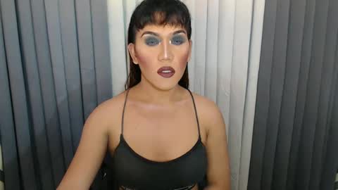 GWEN THOMPSON .......   online show from December 2024 12:06:02 PM