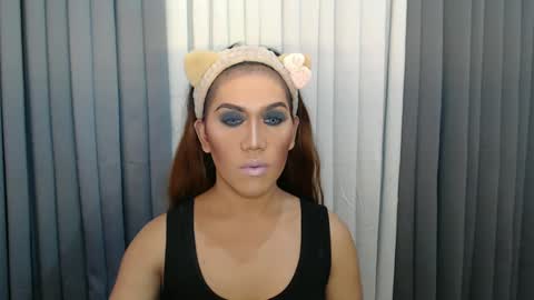 GWEN THOMPSON .......   online show from December 2024 12:53:01 AM