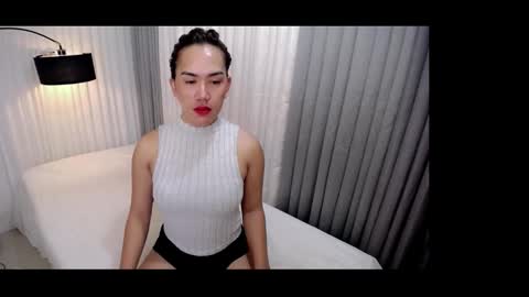 GWEN THOMPSON .......   online show from September 2025 08:25:02 PM