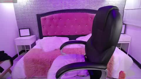 xiomy online show from February 2025 10:54:01 PM