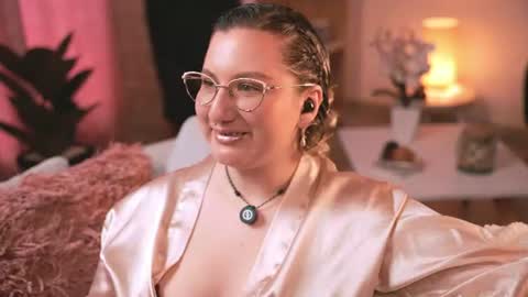Snapshot of ximenna_cruz_ chatting on June 2026 01:54:02 PM Xime Independent Artist online show from June 2026 01:54:02 PM