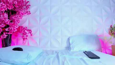 Snapshot of xiomara_450 chatting on January 2025 10:44:02 PM Nice to greet you my name is Xiomara online show from January 2025 10:44:02 PM