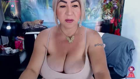 XIOMY   give LIKE on my page online show from November 2025 12:20:01 PM