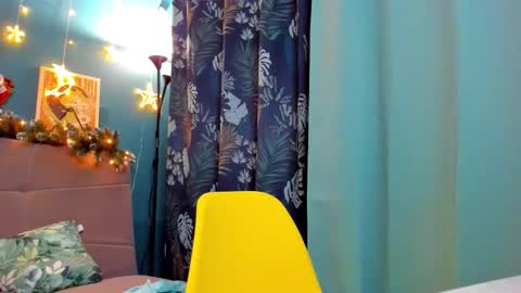 Snapshot of xloe_queen chatting on December 2024 06:03:02 PM Chloe online show from December 2024 06:03:02 PM