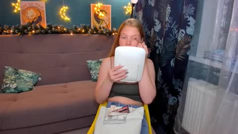 Snapshot of xloe_queen chatting on December 2024 02:16:01 PM Chloe online show from December 2024 02:16:01 PM