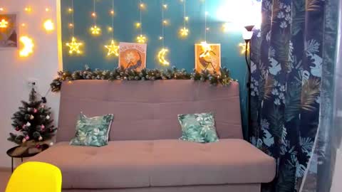 Snapshot of xloe_queen chatting on December 2024 03:31:02 PM Chloe online show from December 2024 03:31:02 PM