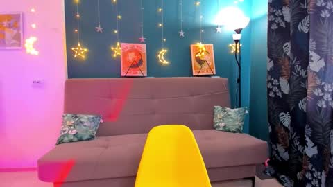 Snapshot of xloe_queen chatting on February 2025 09:20:02 AM Chloe online show from February 2025 09:20:02 AM