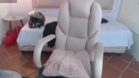 lunna online show from February 2025 10:28:01 PM