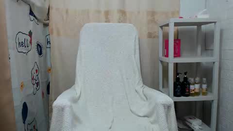 Maxie online show from March 2026 10:43:01 PM