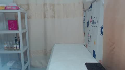 Maxie online show from June 2026 03:47:01 PM