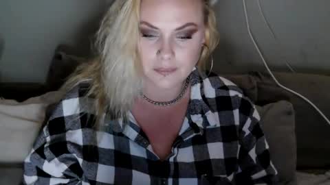 Snapshot of xo_goddessgia_xo chatting on October 2025 09:59:02 PM Gia online show from October 2025 09:59:02 PM
