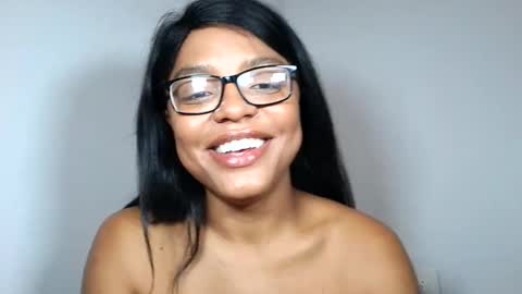 Xoee Winters online show from December 2025 01:38:01 PM