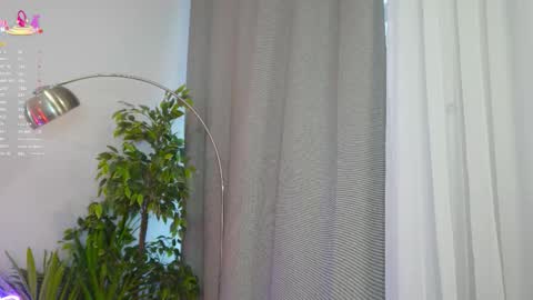 Snapshot of xohanna chatting on October 2025 06:58:02 AM Milana online show from October 2025 06:58:02 AM