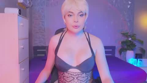 Snapshot of xseductivemichellex chatting on May 2026 09:06:01 AM Michelle online show from May 2026 09:06:01 AM