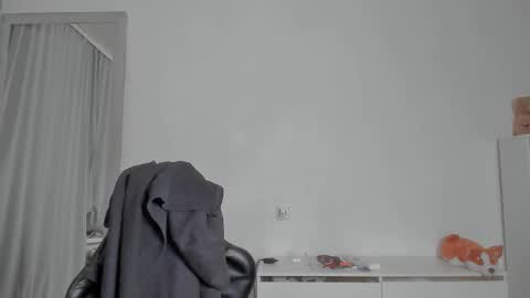 Snapshot of xx_raul_xx_ chatting on March 2026 04:30:02 AM raul online show from March 2026 04:30:02 AM