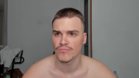 Snapshot of xx_raul_xx_ chatting on April 2026 09:40:02 AM raul online show from April 2026 09:40:02 AM