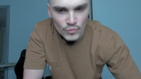 Snapshot of xx_raul_xx_ chatting on April 2026 07:44:02 PM raul online show from April 2026 07:44:02 PM