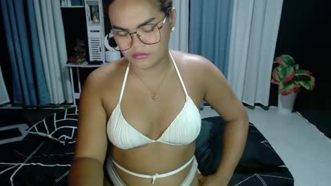 Snapshot of xxkylie_smithxx chatting on April 2026 12:29:02 PM Kylie Smith online show from April 2026 12:29:02 PM