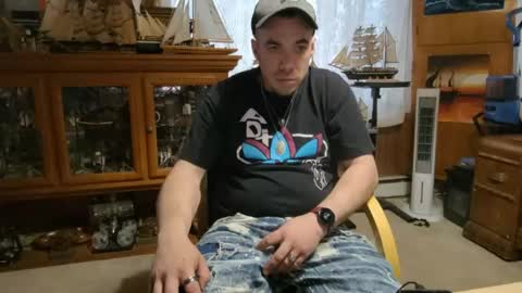 xxScubaStevexx online show from April 2026 11:32:02 PM