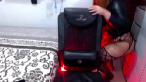 APRIL online show from October 2025 04:02:01 PM