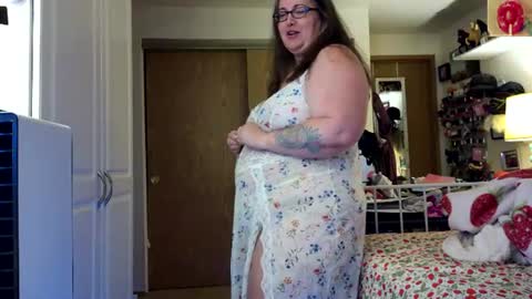Snapshot of xxstrawberryjanexx chatting on June 2026 04:35:02 AM Strawberry Jane online show from June 2026 04:35:02 AM
