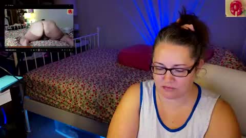 Snapshot of xxstrawberryjanexx chatting on June 2026 04:44:01 AM Strawberry Jane online show from June 2026 04:44:01 AM