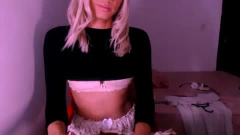 Snapshot of xxxanonymousloverxxx chatting on November 2025 01:44:02 AM Chiara online show from November 2025 01:44:02 AM