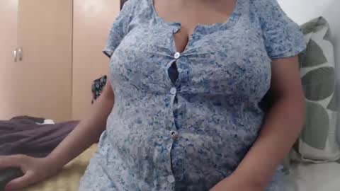 Snapshot of xxxbustybabe27x chatting on February 2025 11:43:02 AM Ayanda online show from February 2025 11:43:02 AM