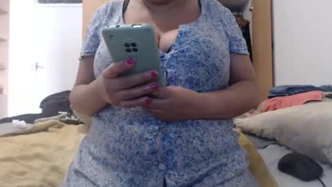Snapshot of xxxbustybabe27x chatting on February 2025 02:27:01 PM Ayanda online show from February 2025 02:27:01 PM