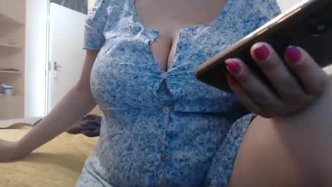 Snapshot of xxxbustybabe27x chatting on February 2025 09:16:01 AM Ayanda online show from February 2025 09:16:01 AM