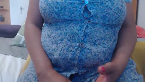 Snapshot of xxxbustybabe27x chatting on February 2025 03:23:02 PM Ayanda online show from February 2025 03:23:02 PM
