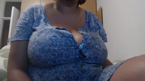 Snapshot of xxxbustybabe27x chatting on February 2025 09:56:02 PM Ayanda online show from February 2025 09:56:02 PM
