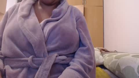 Snapshot of xxxbustybabe27x chatting on February 2025 03:06:01 PM Ayanda online show from February 2025 03:06:01 PM