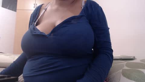 Snapshot of xxxbustybabe27x chatting on February 2025 10:26:01 AM Ayanda online show from February 2025 10:26:01 AM