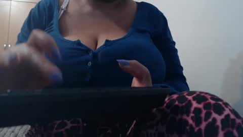 Snapshot of xxxbustybabe27x chatting on February 2025 04:21:01 PM Ayanda online show from February 2025 04:21:01 PM