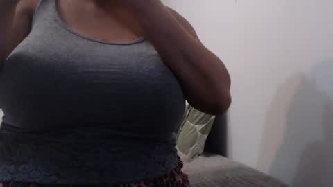 Snapshot of xxxbustybabe27x chatting on March 2025 05:04:01 PM Ayanda online show from March 2025 05:04:01 PM