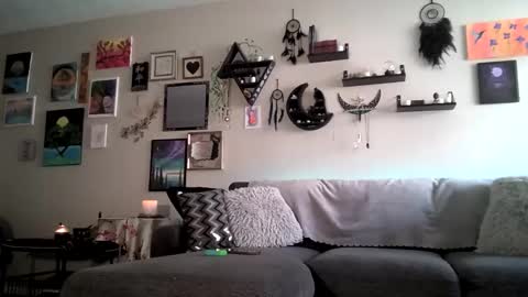 Lola online show from October 2025 06:41:02 PM